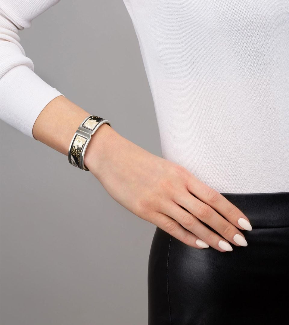 Clasp Bangle Regina